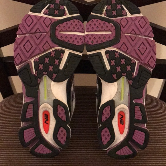 New Balance Women’s running shoe - Picture 4 of 5